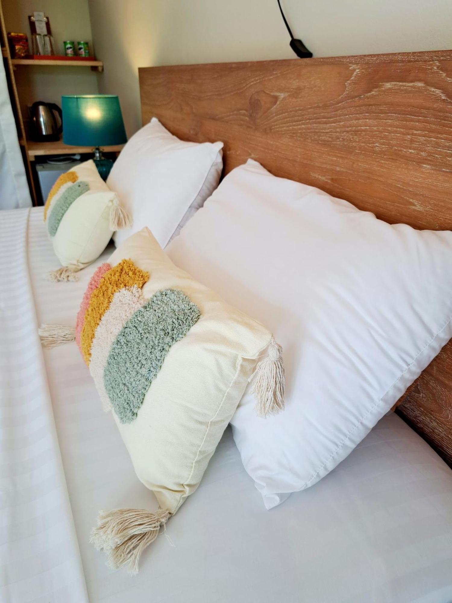 Laura Guest House-Adult Only- Hua Thanon  Room photo