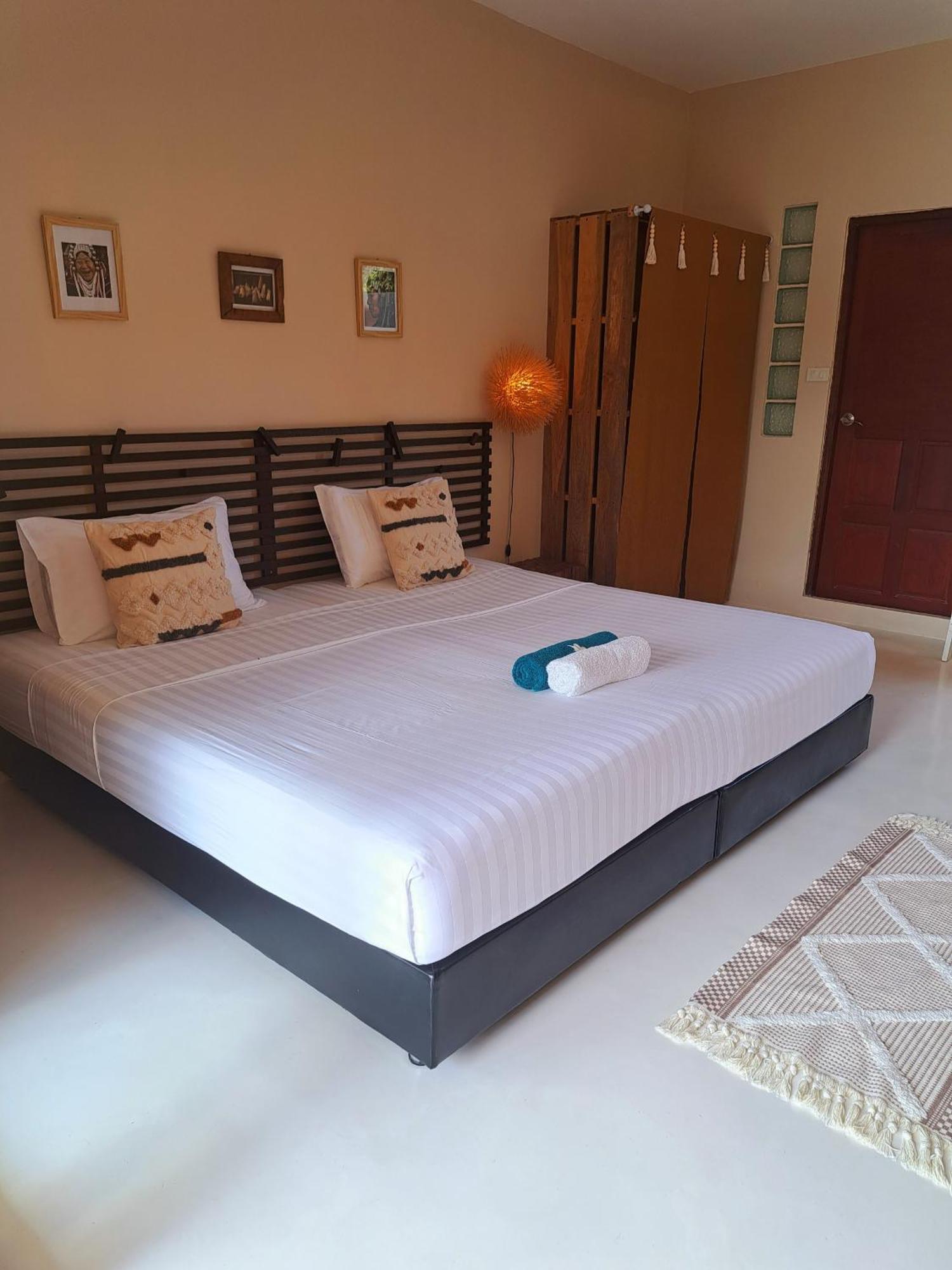 Laura Guest House-Adult Only- Hua Thanon  Exterior photo