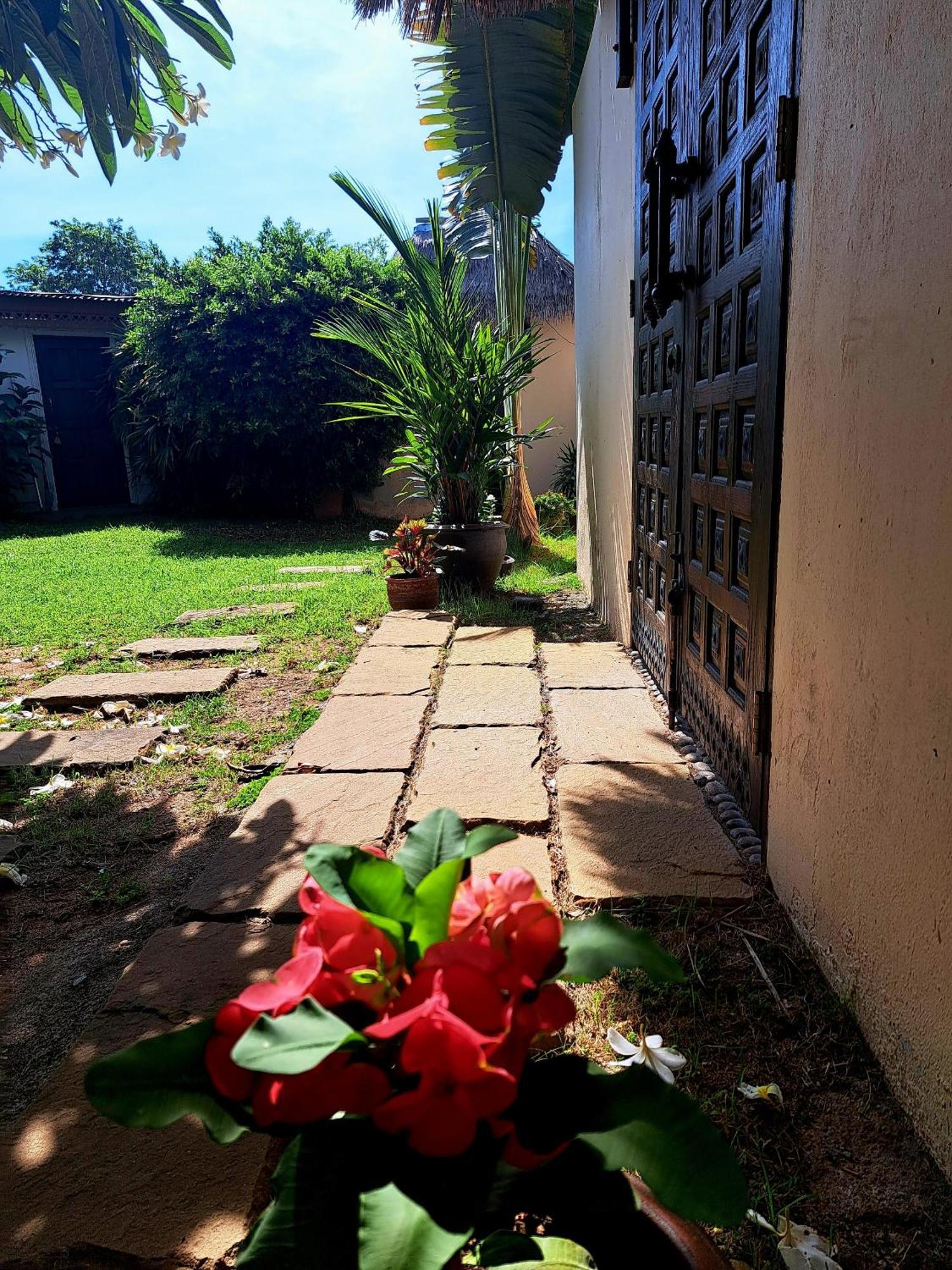Laura Guest House-Adult Only- Hua Thanon  Exterior photo